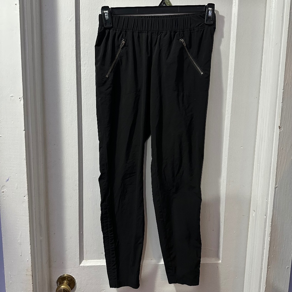 Athleta Zipper Pocket Black Pants in‎ 0